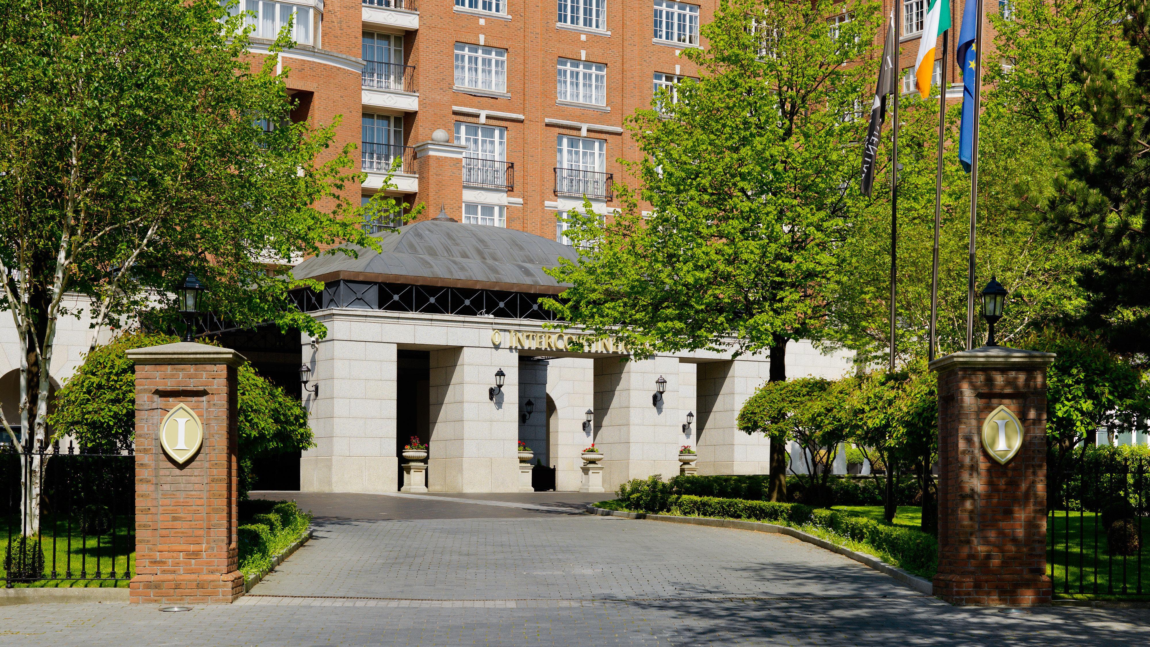 Intercontinental Dublin By Ihg Hotel Eksteriør billede Entrance to the Four Seasons Hotel