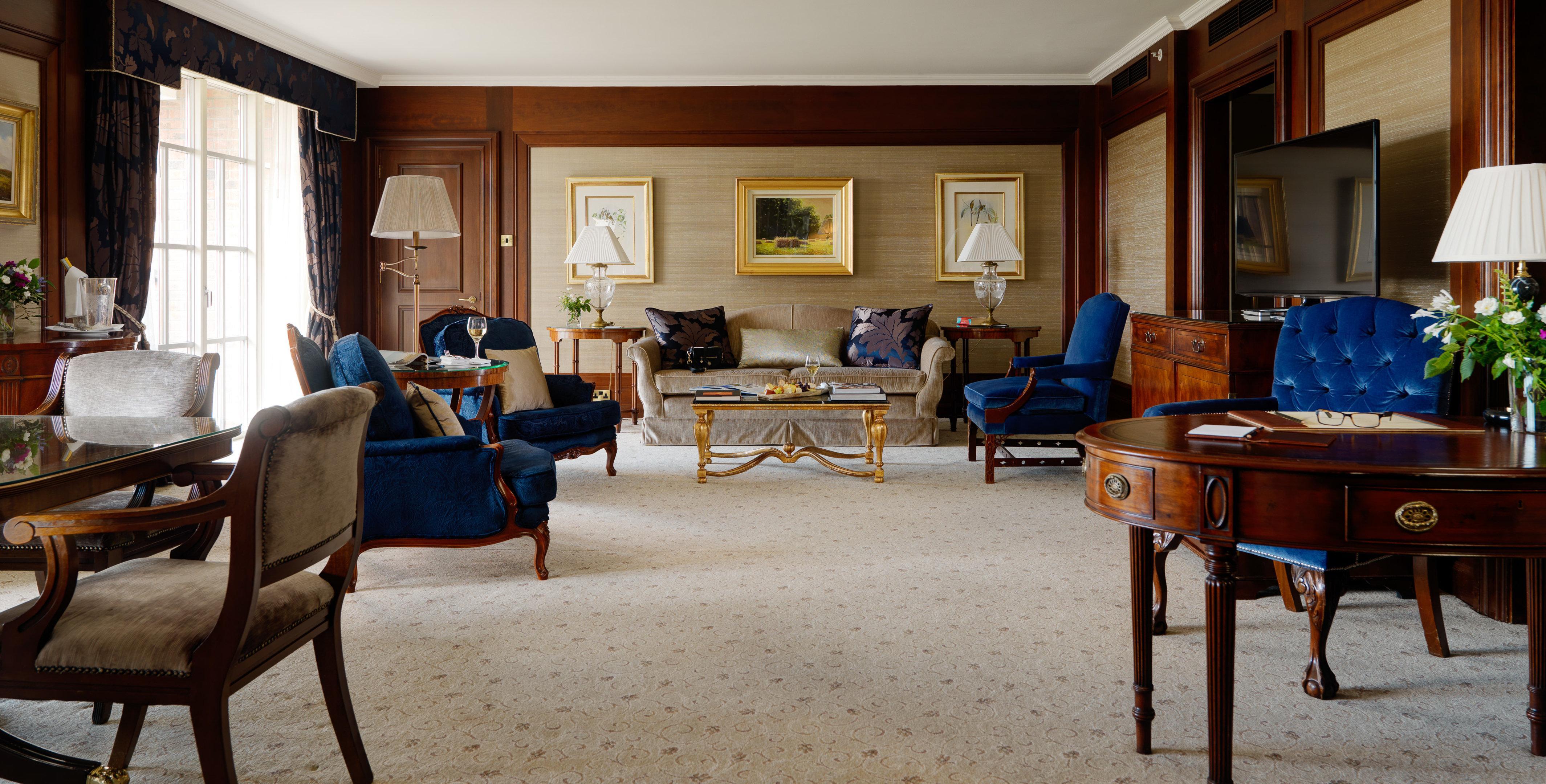 Intercontinental Dublin By Ihg Hotel Eksteriør billede The living room of a suite at the Ritz-Carlton, London